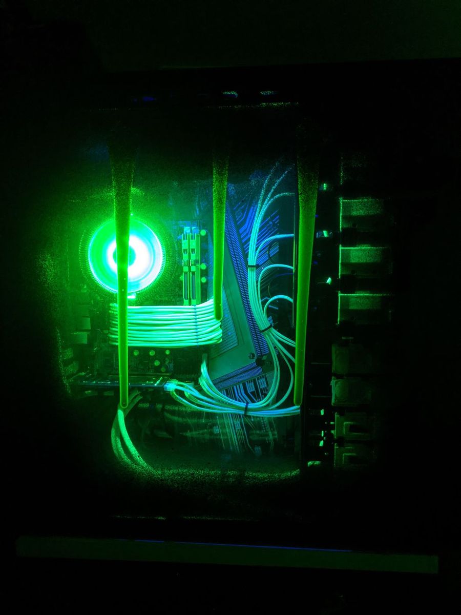 Ordinateur monté par Québec-Hitech : Green Jelly