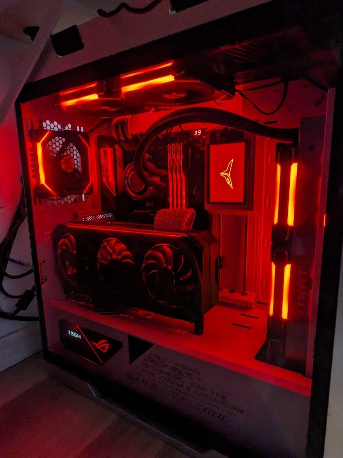 Ordinateur monté par Québec-Hitech : Rouge intense