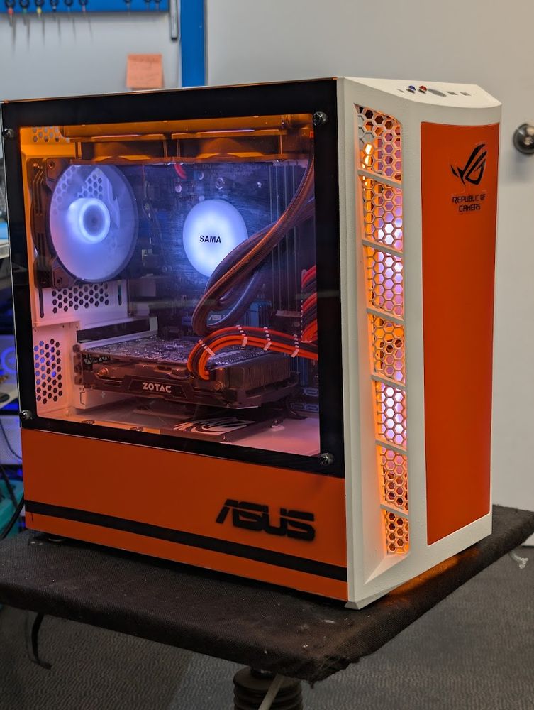 ASUS Orange après : boîtier blanc et orange éclairé