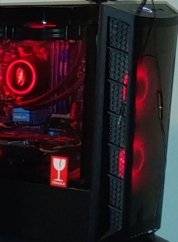 ASUS Orange avant : montage noir et rouge
