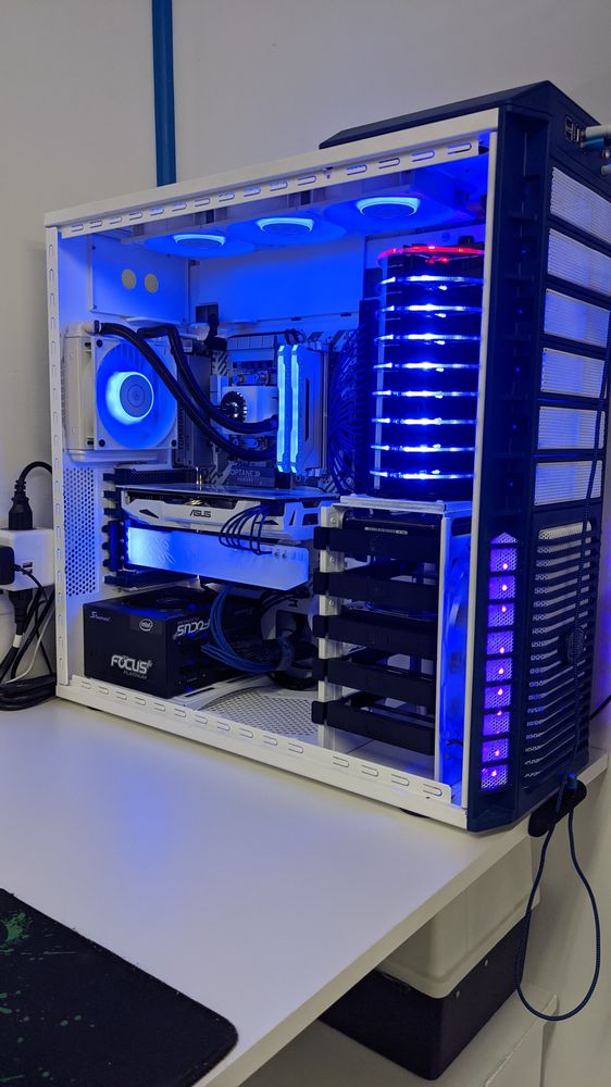 Cooler Master QH après : blanc et bleu éclairé